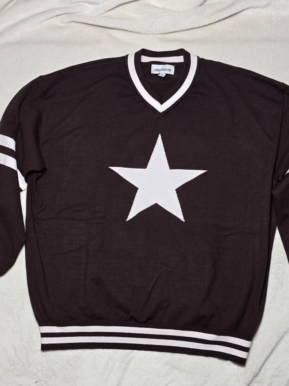 Urban Weekend Brown V-neck Sweater Women's Size XL With White Star Graphic Logo